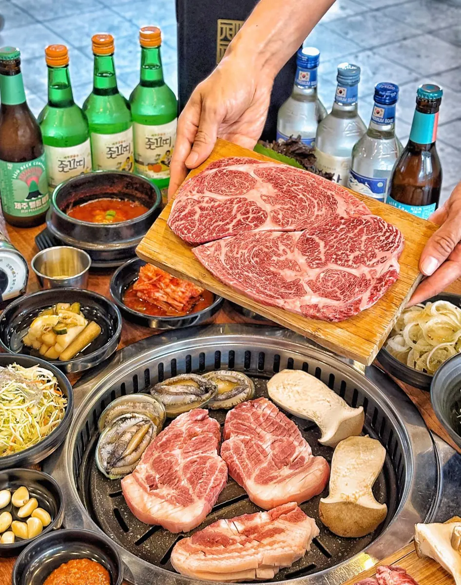 제주육대표 음식과 매장 사진 1