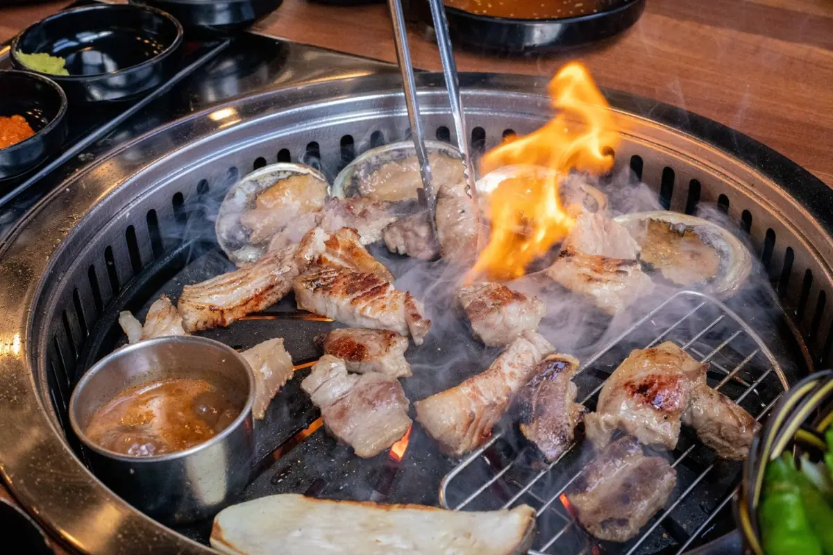 제주육대표 음식과 매장 사진 2
